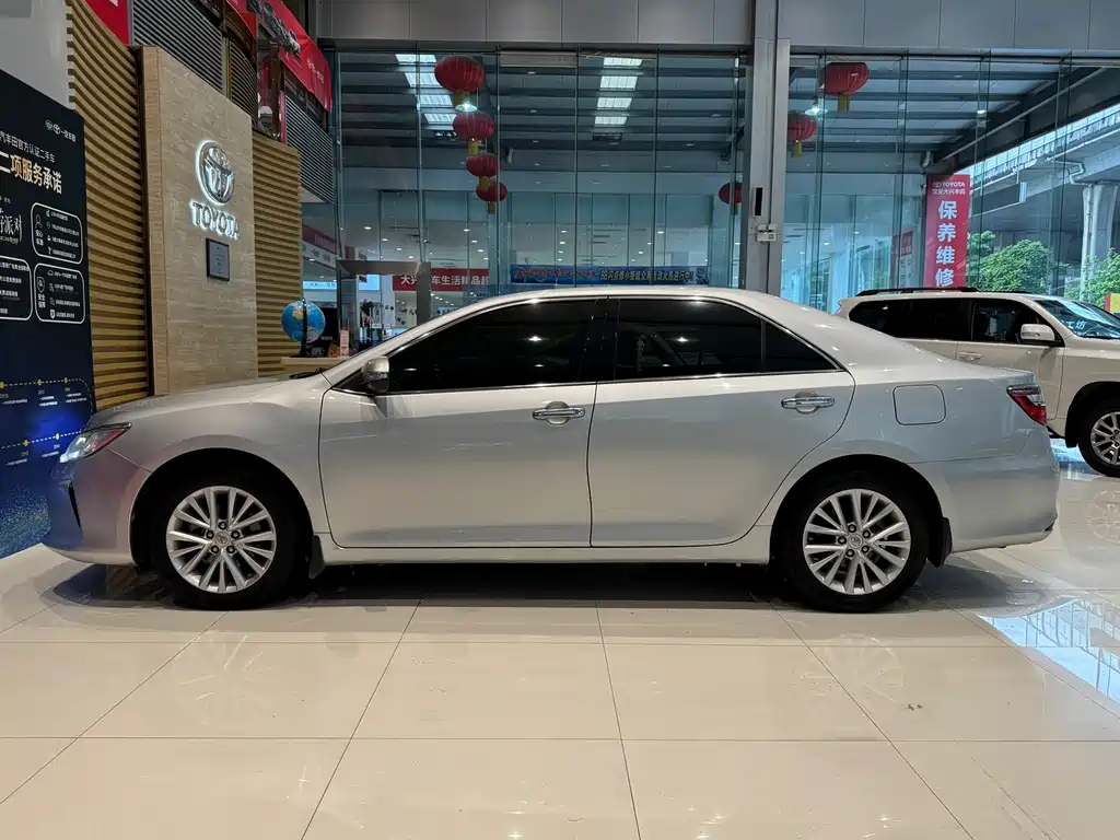 Toyota Camry 2016 — фото 6