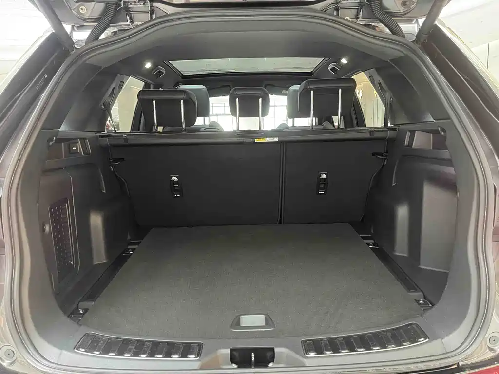Land Rover Discovery Sport 2023 — фото 13