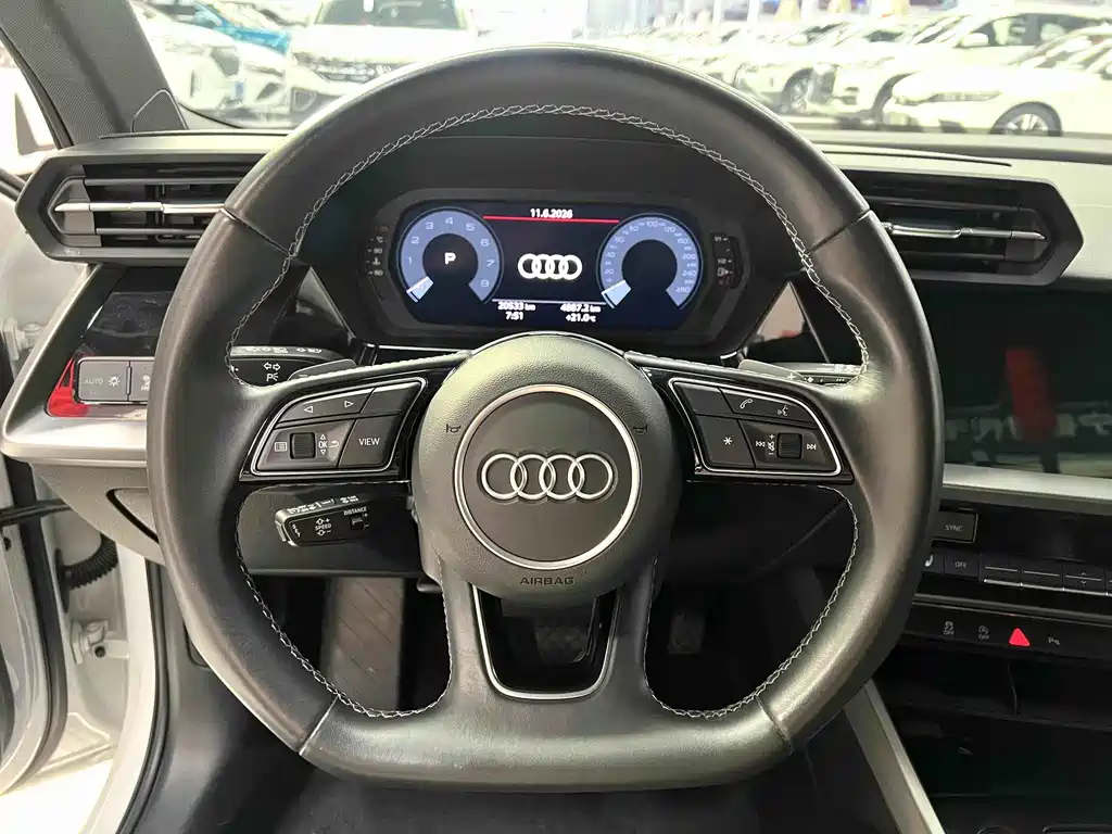 Audi A3 2023 — фото 8