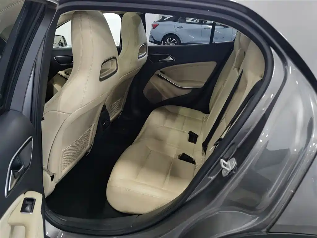 Mercedes-Benz GLA 2015 — фото 15