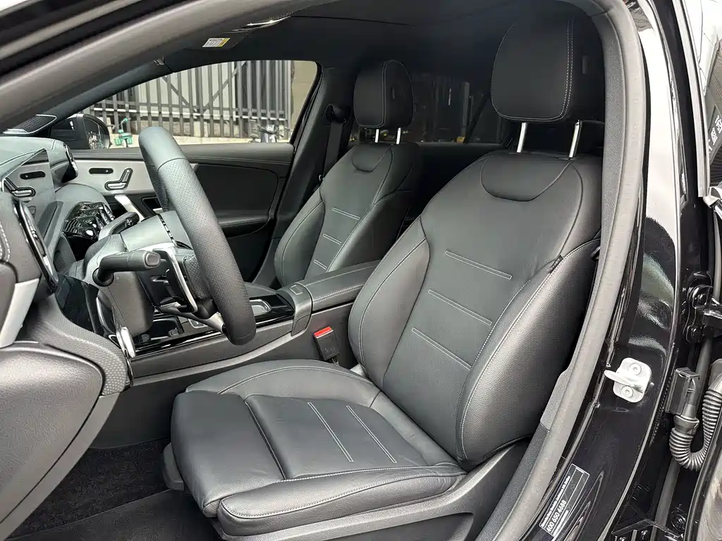 Mercedes-Benz A-Class AMG 2025 — фото 6