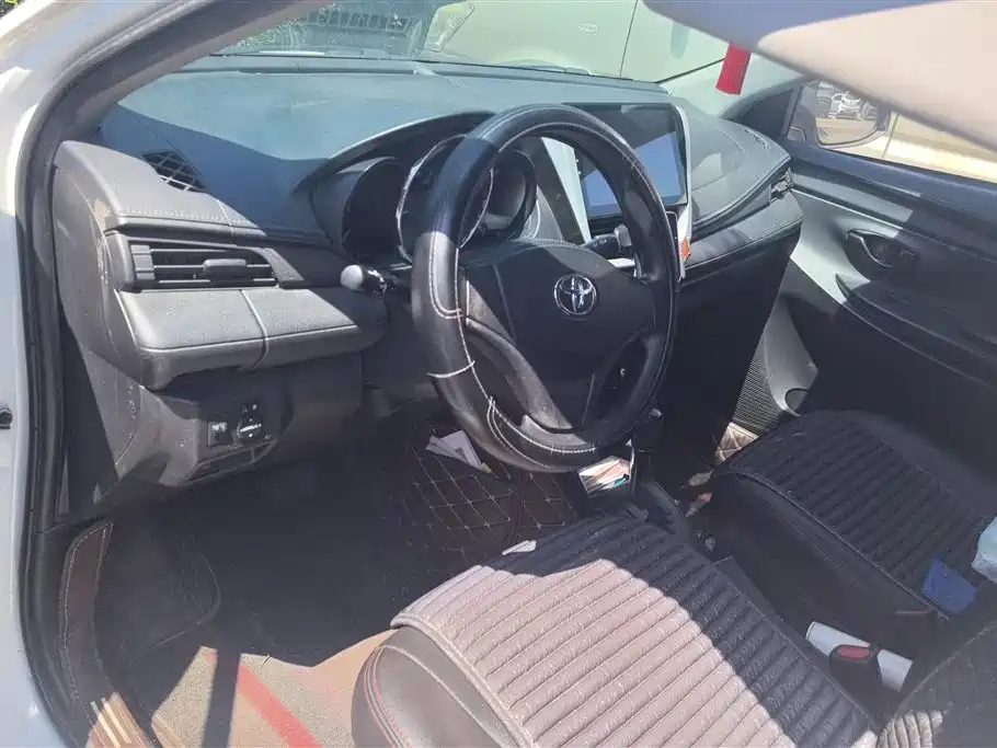 Toyota Yaris L 2019 — фото 12