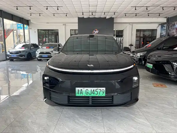 Li Auto L6 2025