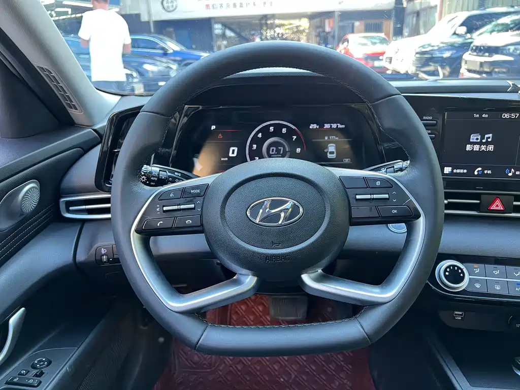Hyundai Elantra 2022 — фото 12