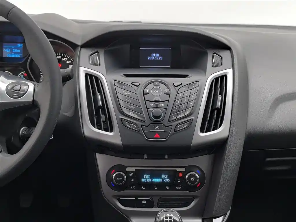 Ford Focus 2015 — фото 12