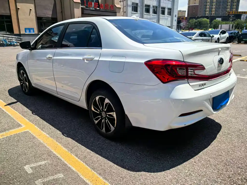 BYD Qin NEV 2016 — фото 2