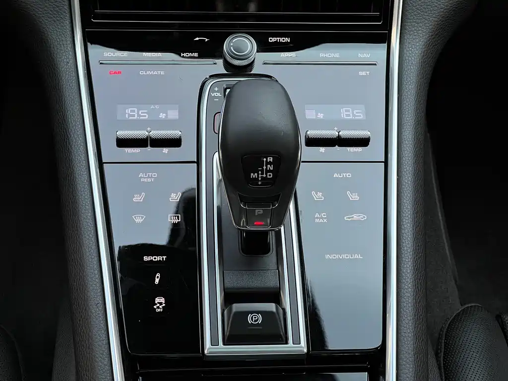 Porsche Panamera 2019 — фото 20