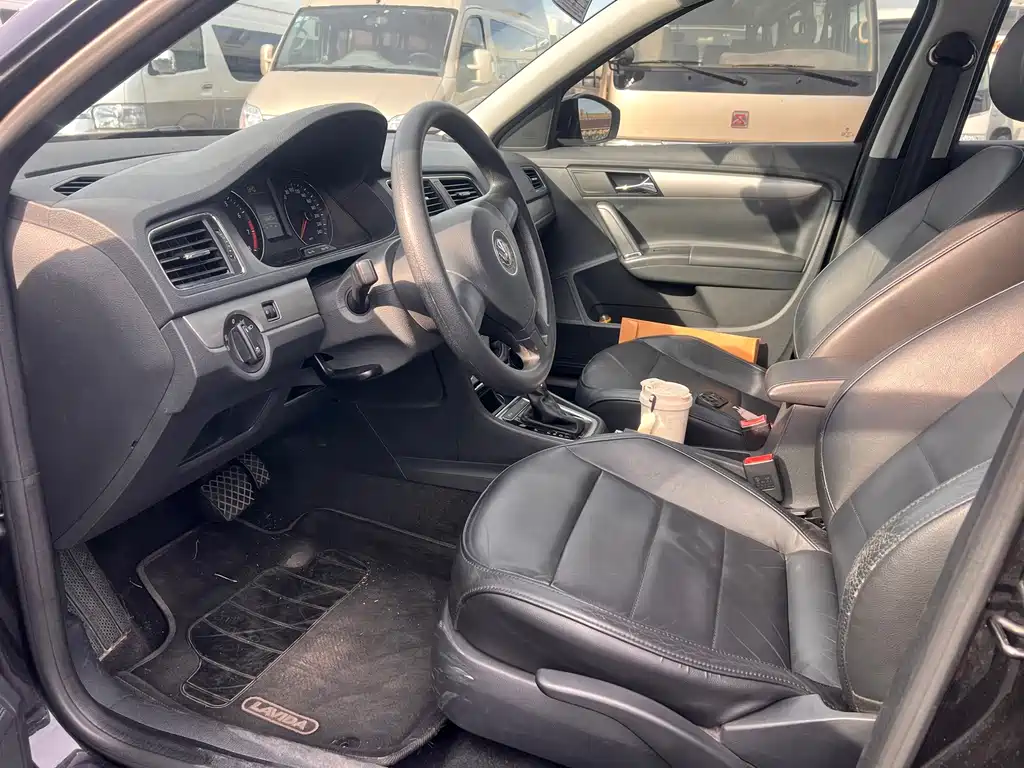 Volkswagen Lavida 2013