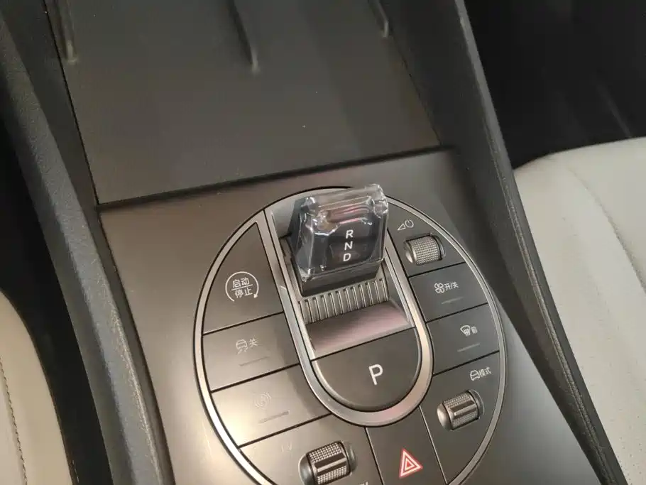BYD Seal 05 DM-i 2025 — фото 16