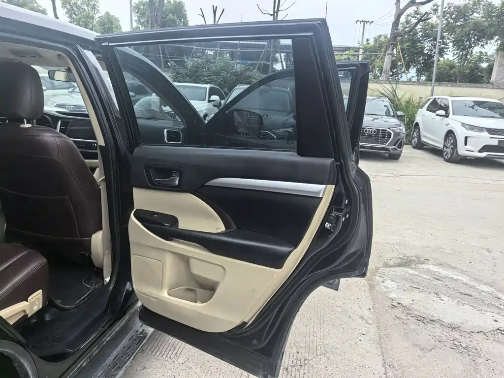 Toyota Highlander 2020 — фото 17