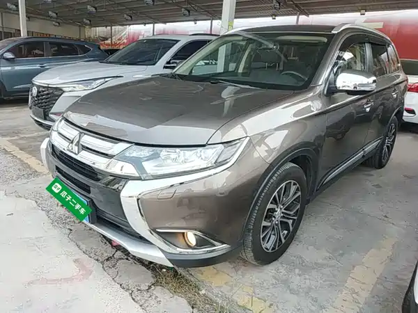 Mitsubishi Outlander 2016