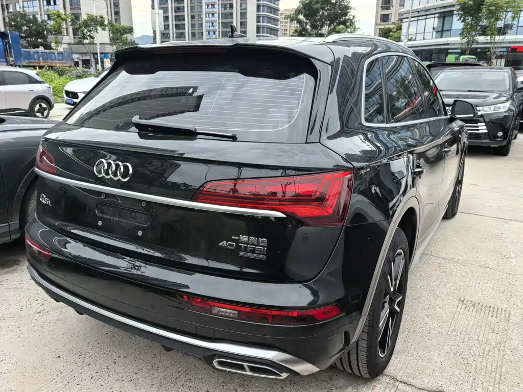 Audi Q5L 2024 — фото 30