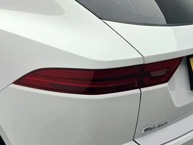 Jaguar E-PACE 2021 — фото 15