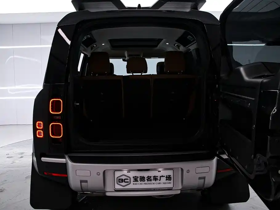 Land Rover Defender 2024 — фото 15