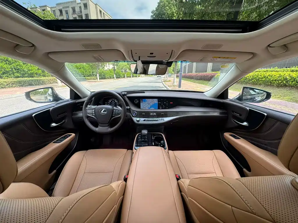 Lexus LS 2020 — фото 9