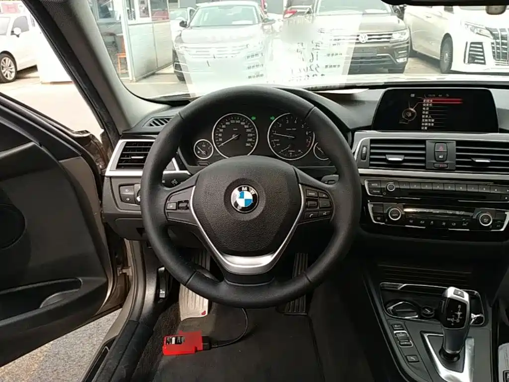 BMW 3 Series 2016 — фото 11