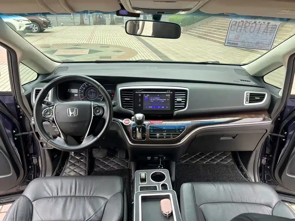 Honda Odyssey 2015 — фото 8