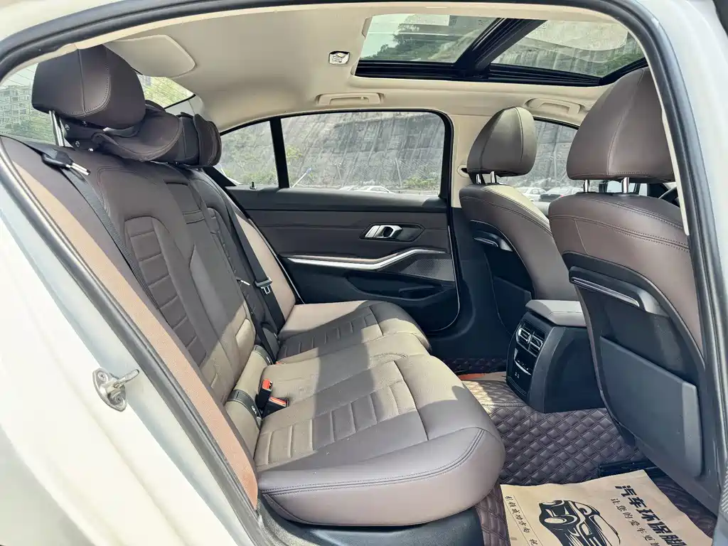 BMW 3 Series 2019 — фото 14