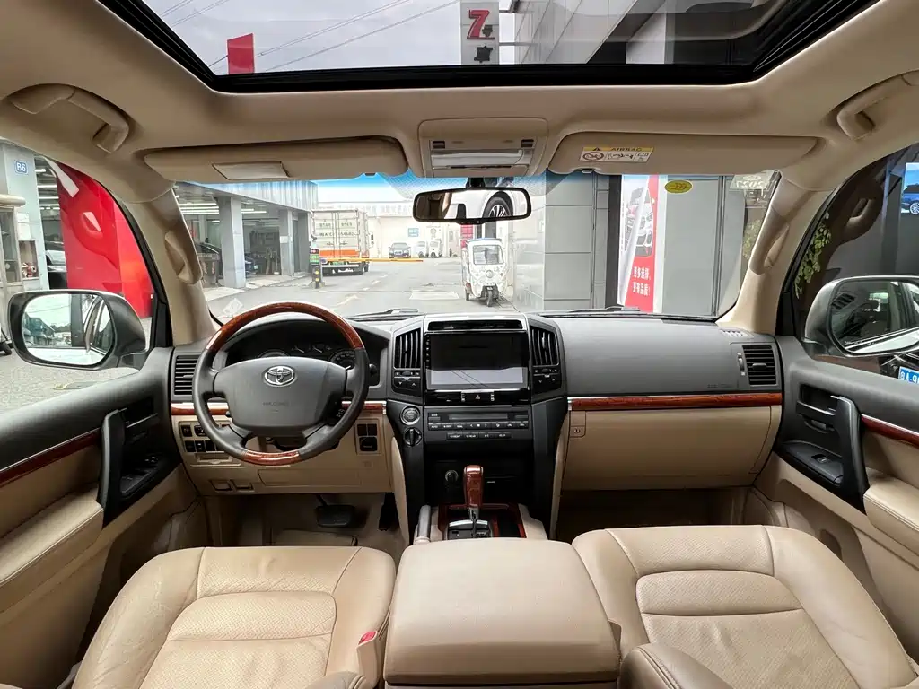 Toyota Land Cruiser 2017 — фото 8