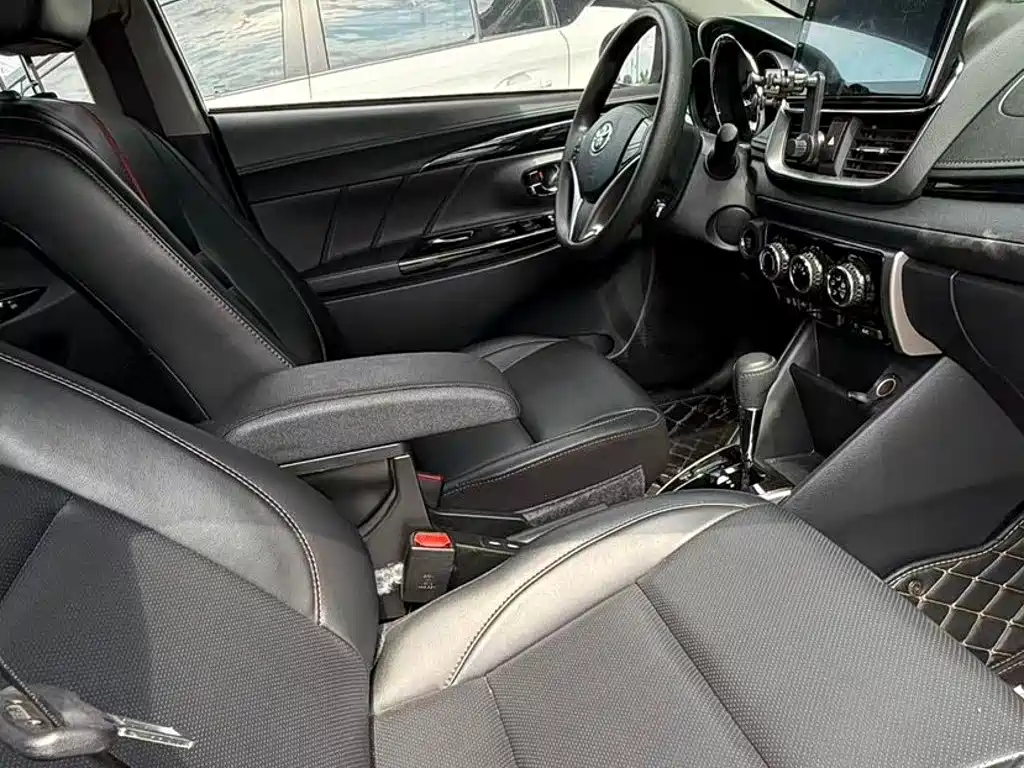 Toyota Yaris L 2022 — фото 9