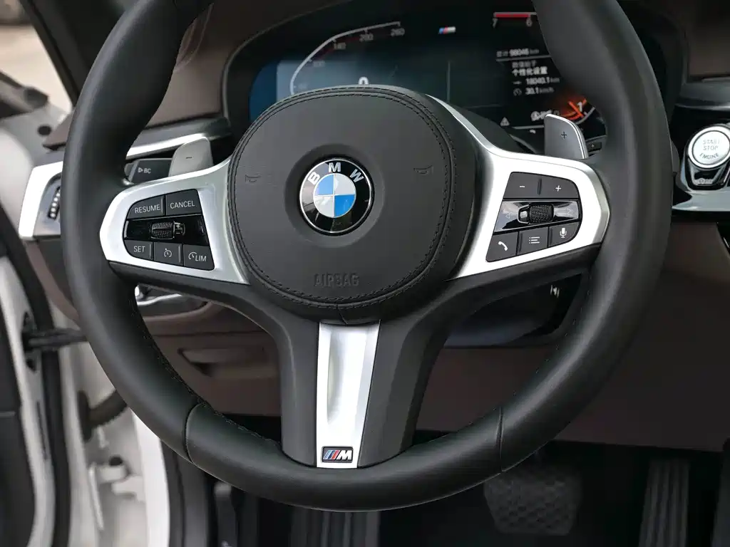 BMW 5 Series 2021 — фото 9