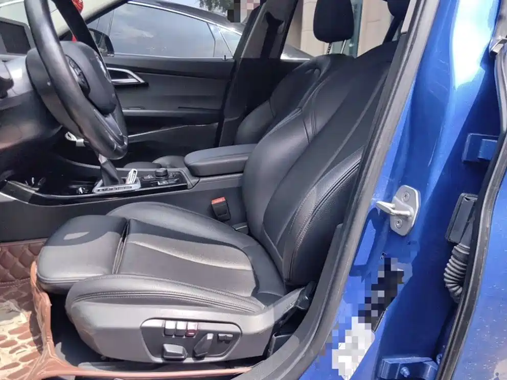 BMW 1 Series 2018 — фото 14
