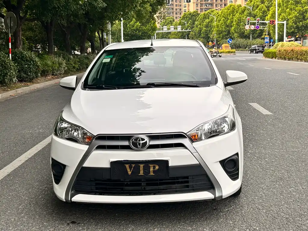 Toyota Yaris L 2015 — фото 2