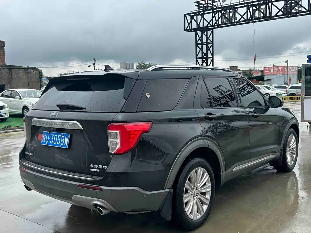 Ford Explorer 2022 — фото 11