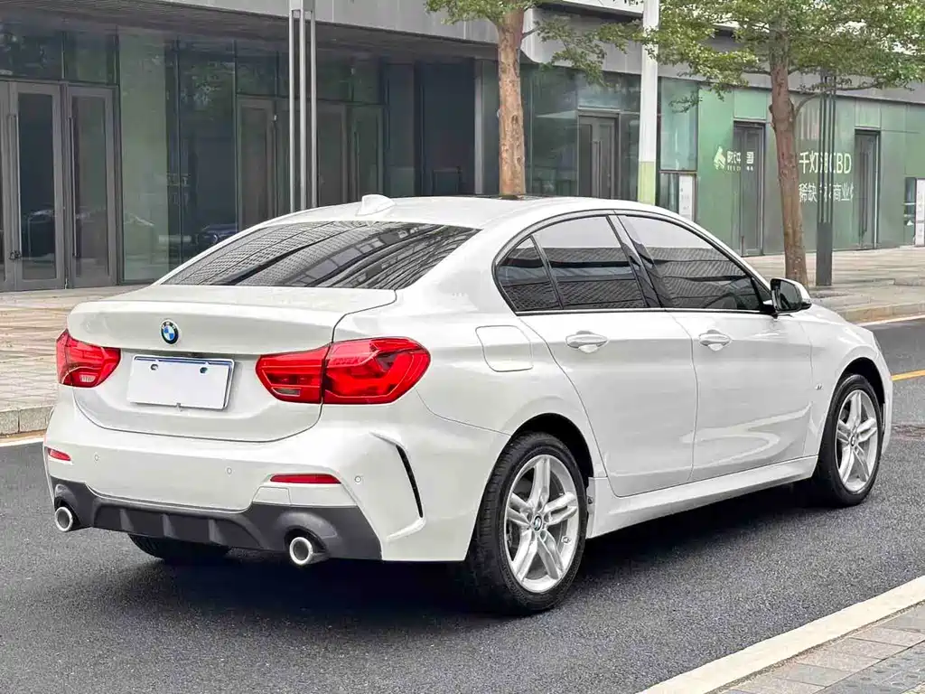 BMW 1 Series 2021 — фото 19