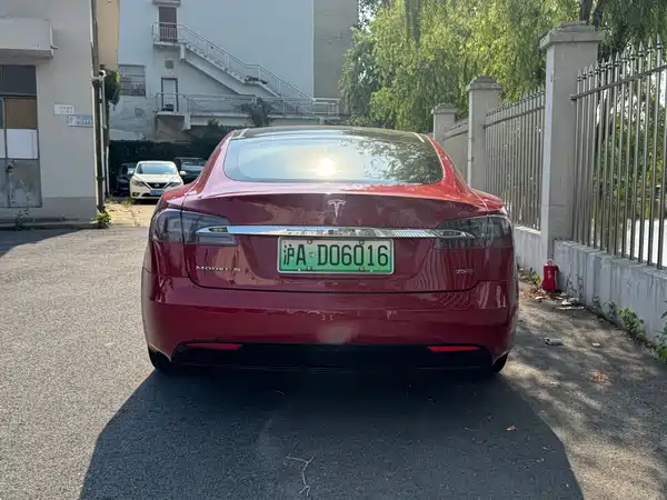 Tesla Model S 2016