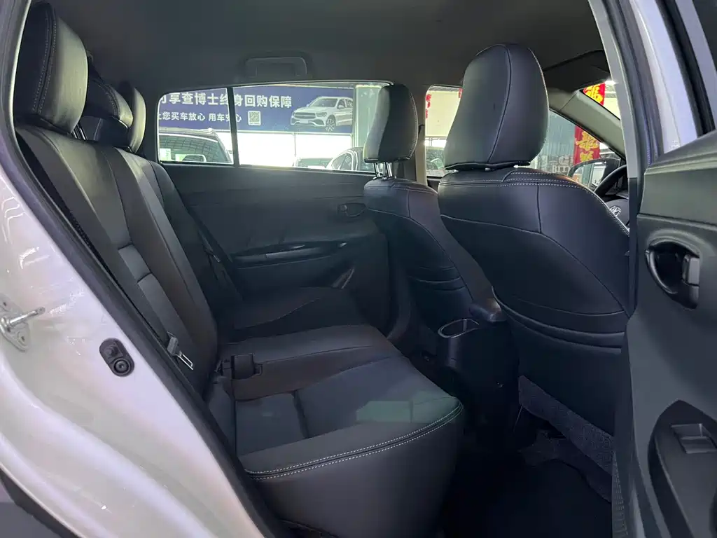 Toyota Yaris L 2022 — фото 12