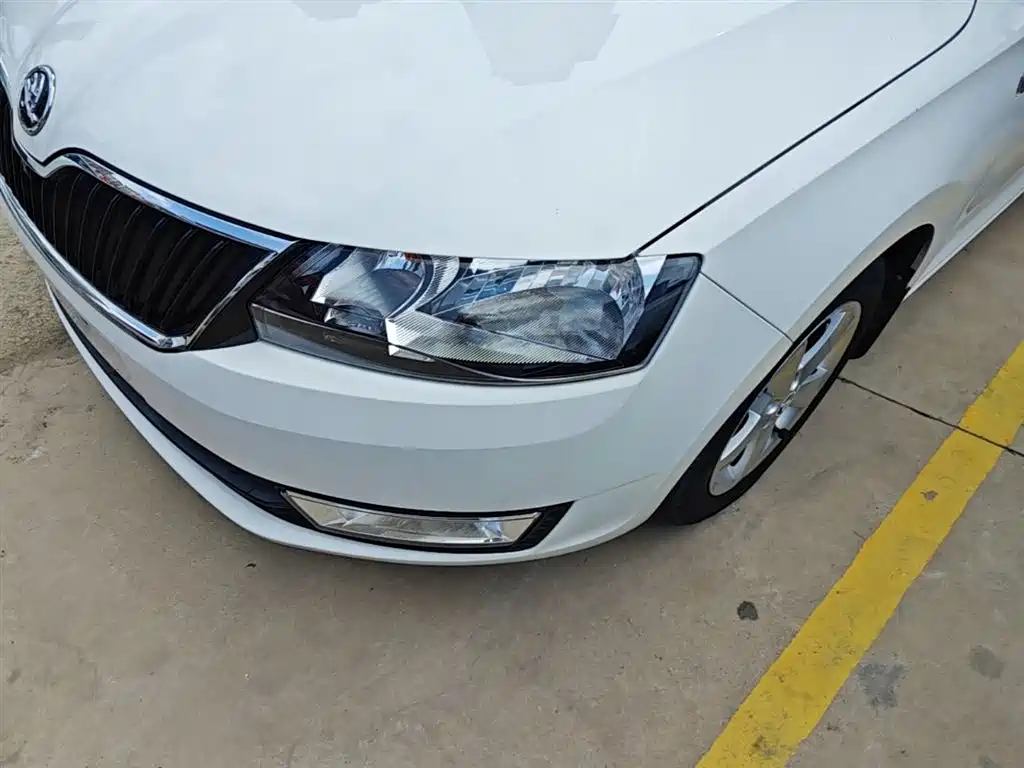 Skoda Rapid Spaceback 2016 — фото 24