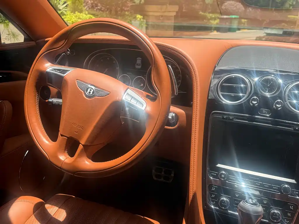 Bentley Flying Spur 2019 — фото 13