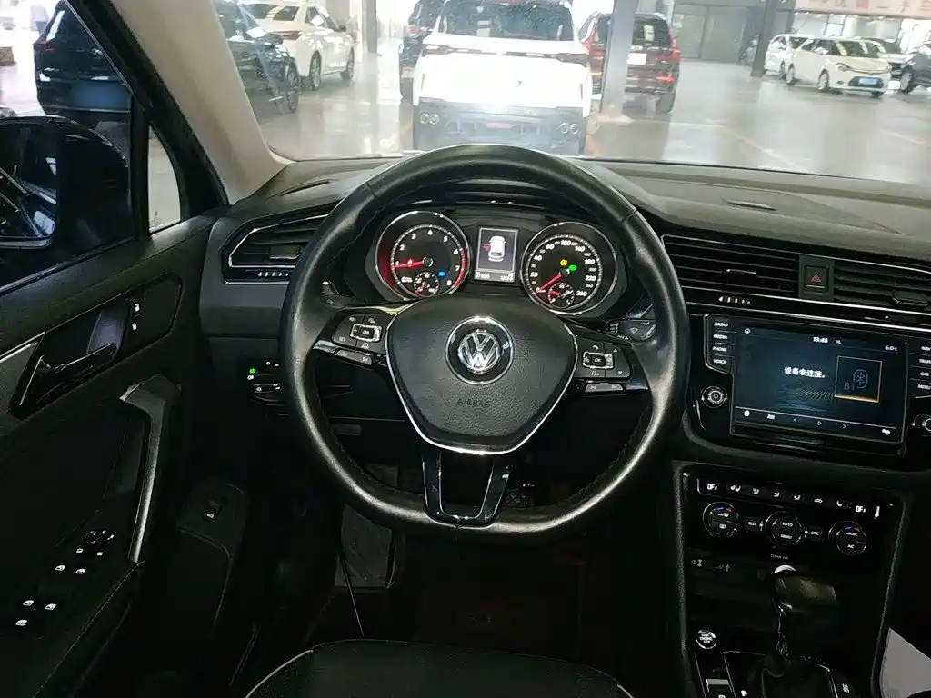 Volkswagen Tiguan L 2017 — фото 7