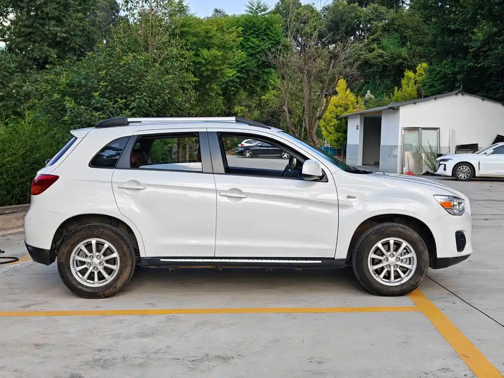 Mitsubishi Jinxuan ASX 2015 — фото 4