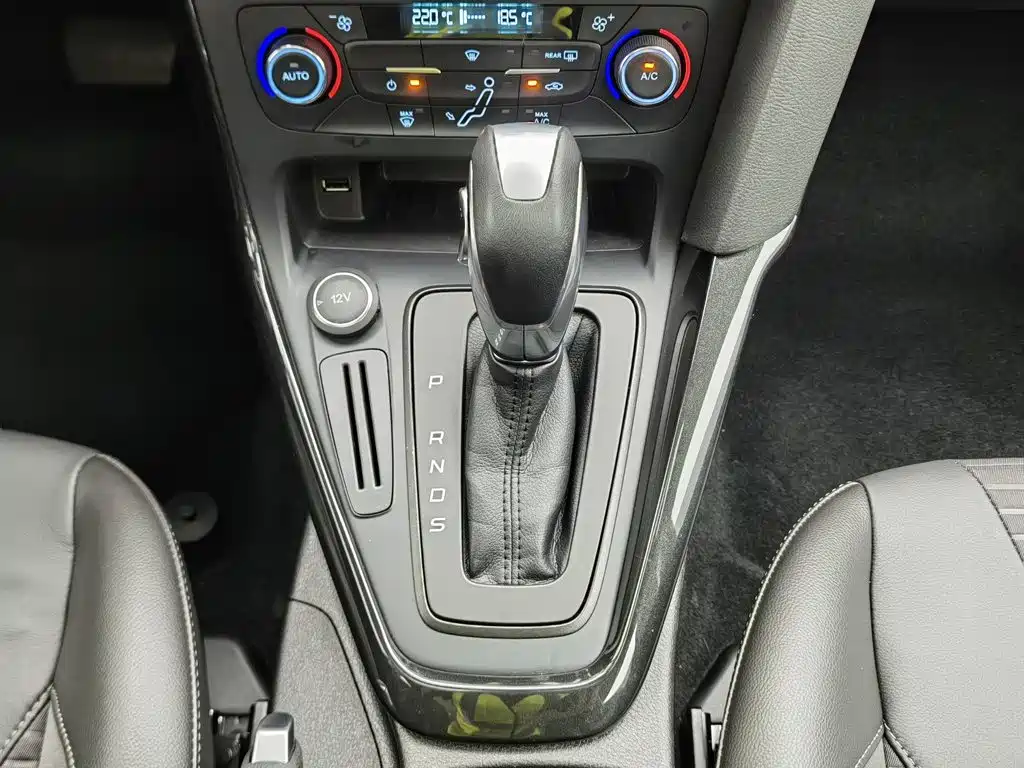 Ford Focus 2016 — фото 13