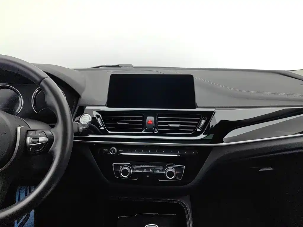 BMW 1 Series 2020 — фото 12