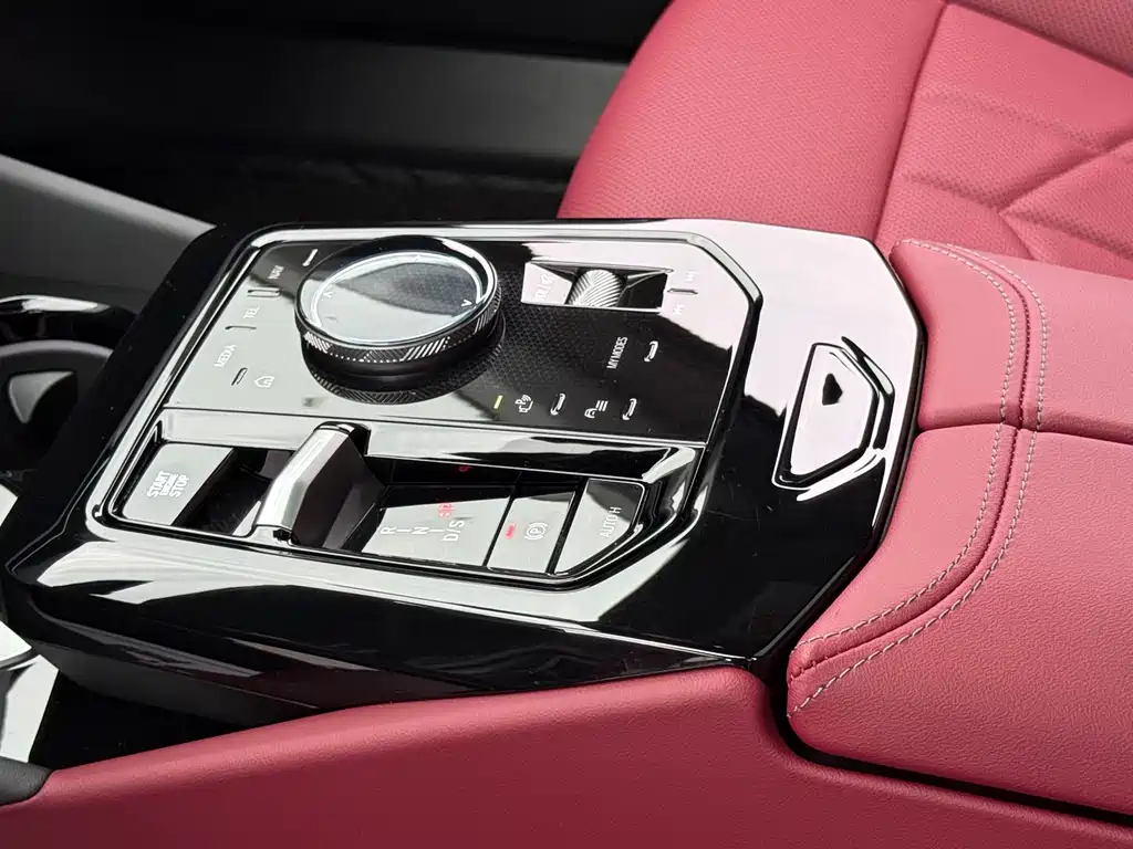 BMW 5 Series 2025 — фото 17