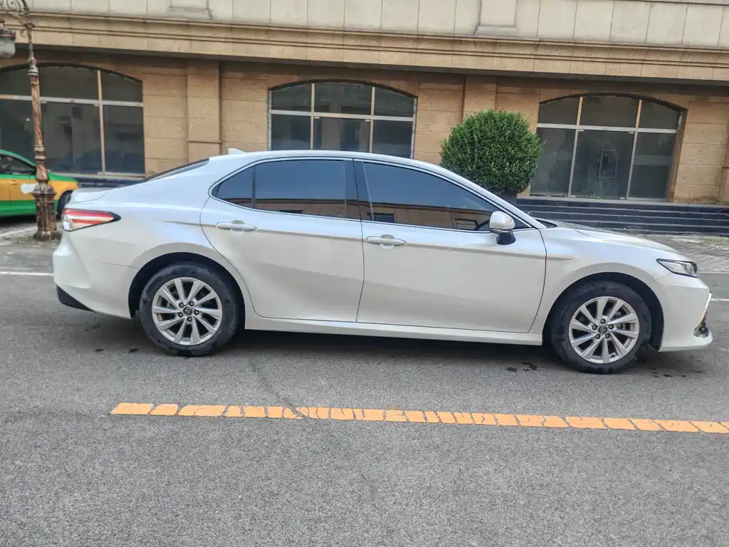 Toyota Camry 2022 — фото 10