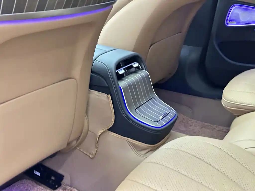 Mercedes-Benz E-Class 2025 — фото 19