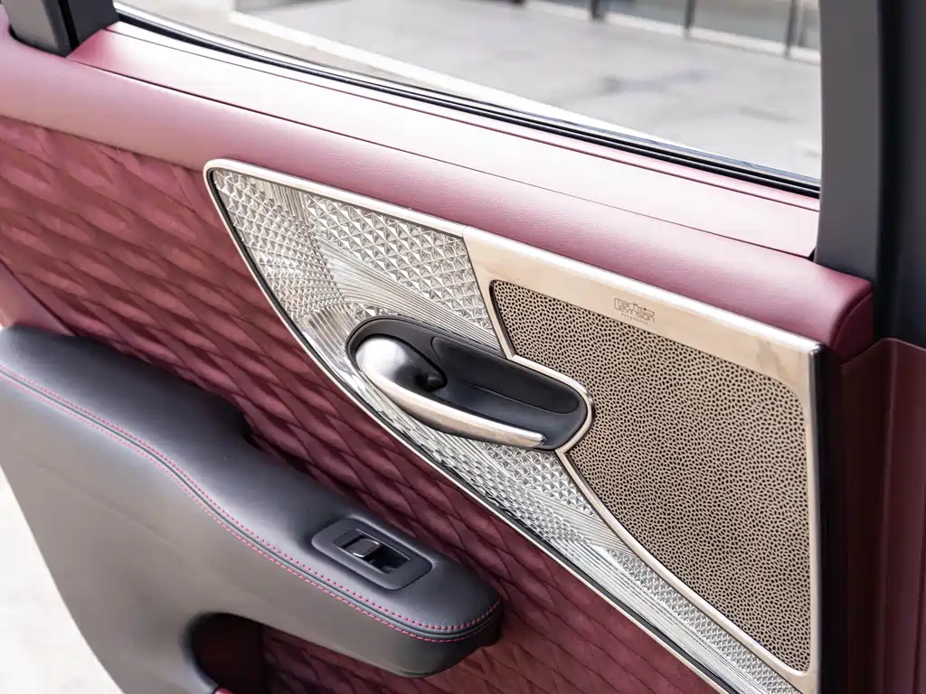Lexus LS 2021 — фото 16