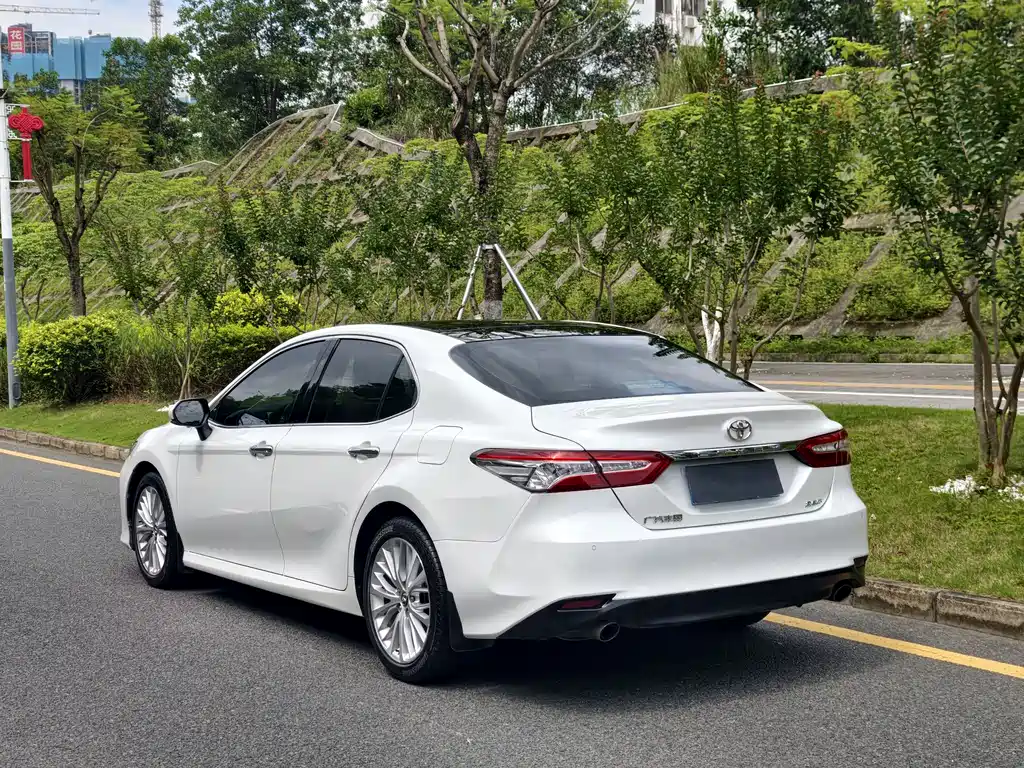 Toyota Camry 2019 — фото 3