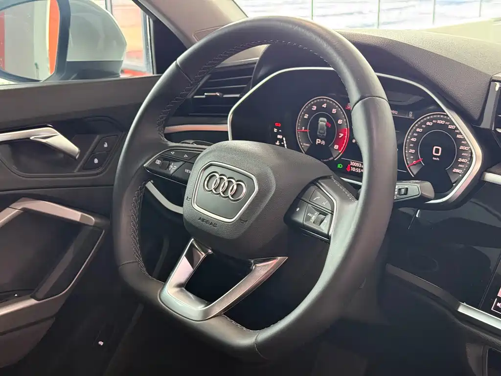 Audi Q3 2022 — фото 12