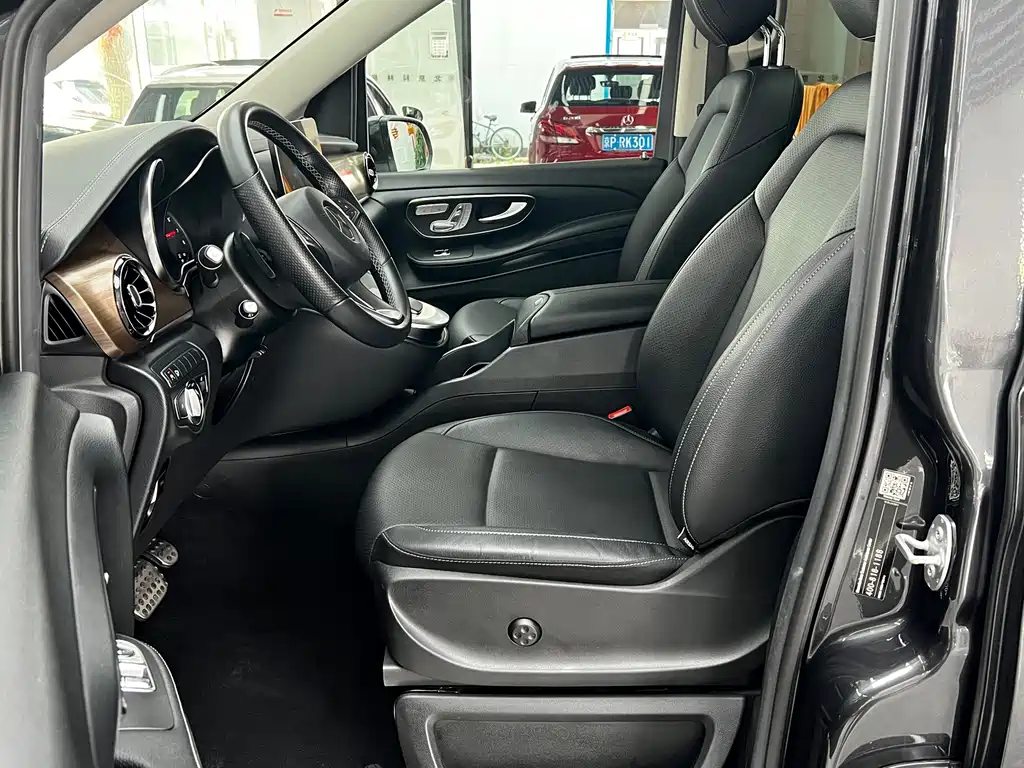 Mercedes-Benz V-Class 2021 — фото 12