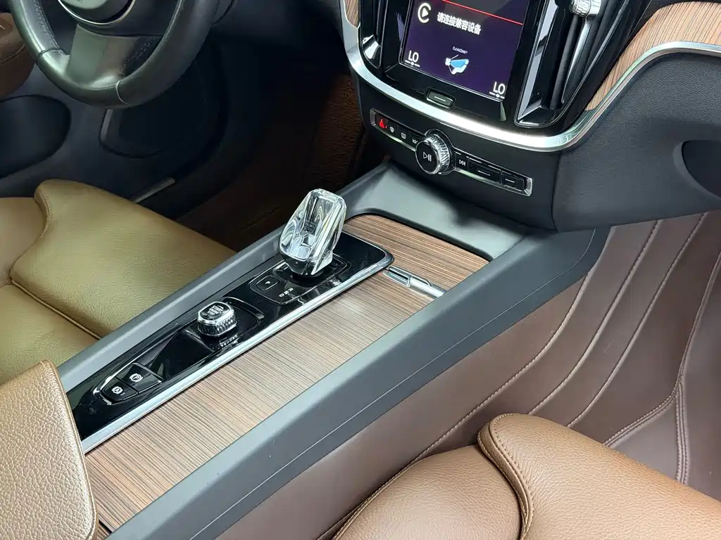 Volvo S60 2022 — фото 12