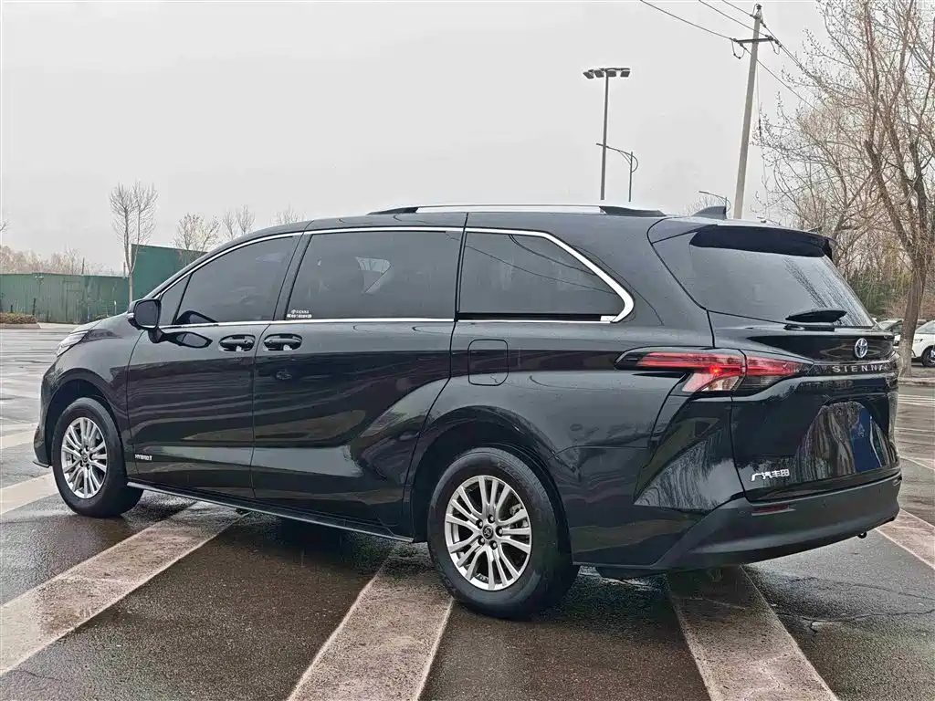 Toyota Sienna 2022 — фото 19