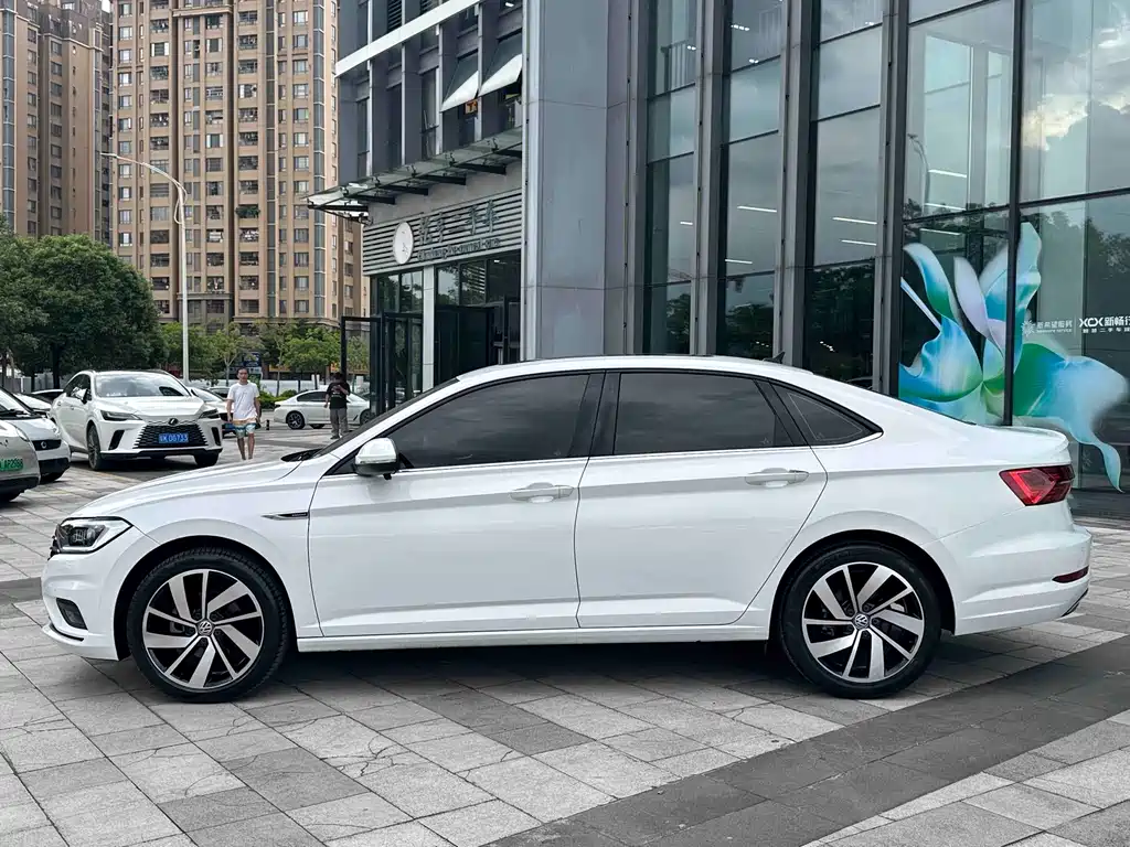 Volkswagen Sagitar 2022