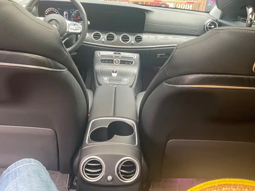 Mercedes-Benz E-Class 2019 — фото 19