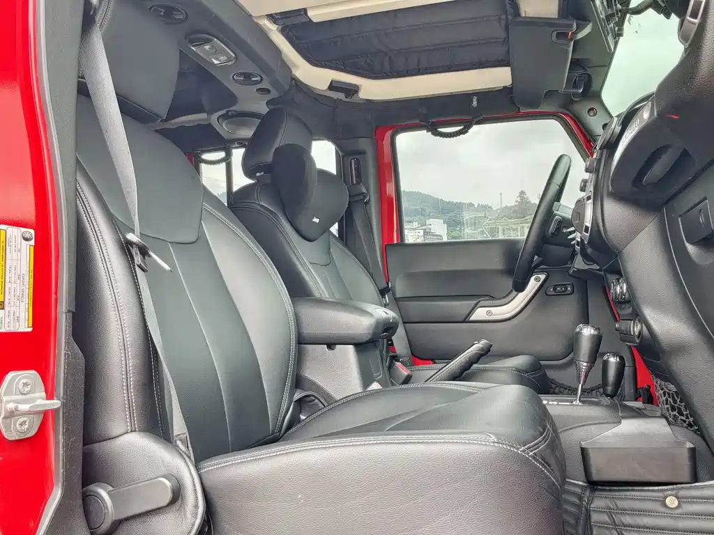 Jeep Wrangler 2016 — фото 14
