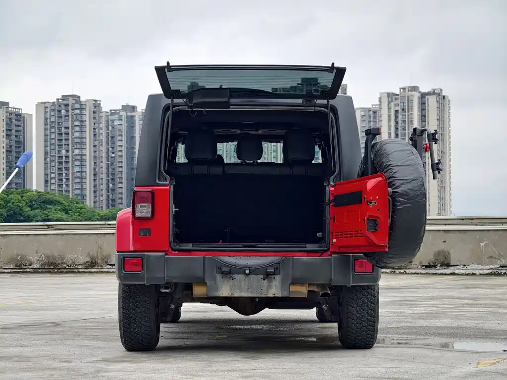 Jeep Wrangler 2016 — фото 18